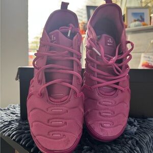 Men’s Pink Athletic Shoes